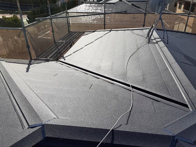 屋根工事が完了しました